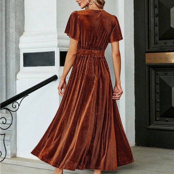 Luxe Velvet Smocked Ruched Butterfly Sleeve Wedding Evening Party Formal Dress - Picture 3 of 4